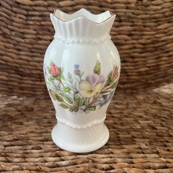 Aynsley (England) Bone China Wild Tudor Vase - Picture 3 of 9